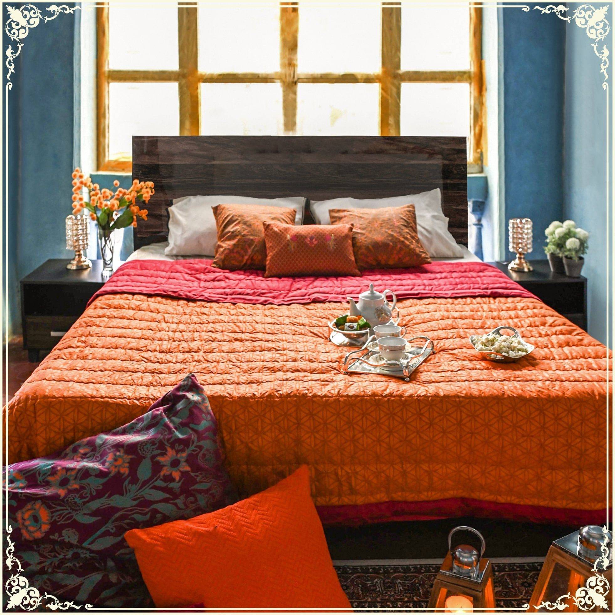 Franklin Bed with two Side Tables - Image 4