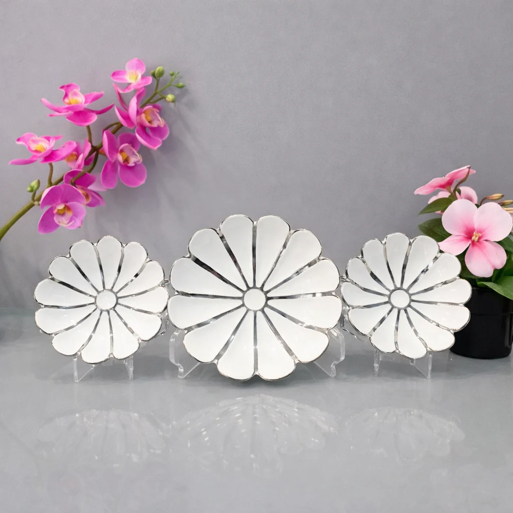 Petal Shape 3-Grid Bowl – Floral Serving Dish (Silver & Golden) - Image 2